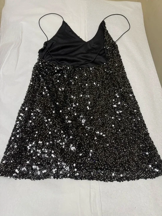 ◾️Lulu's Black Sequin Slip Mini Dress◾️ - Picture 4 of 8